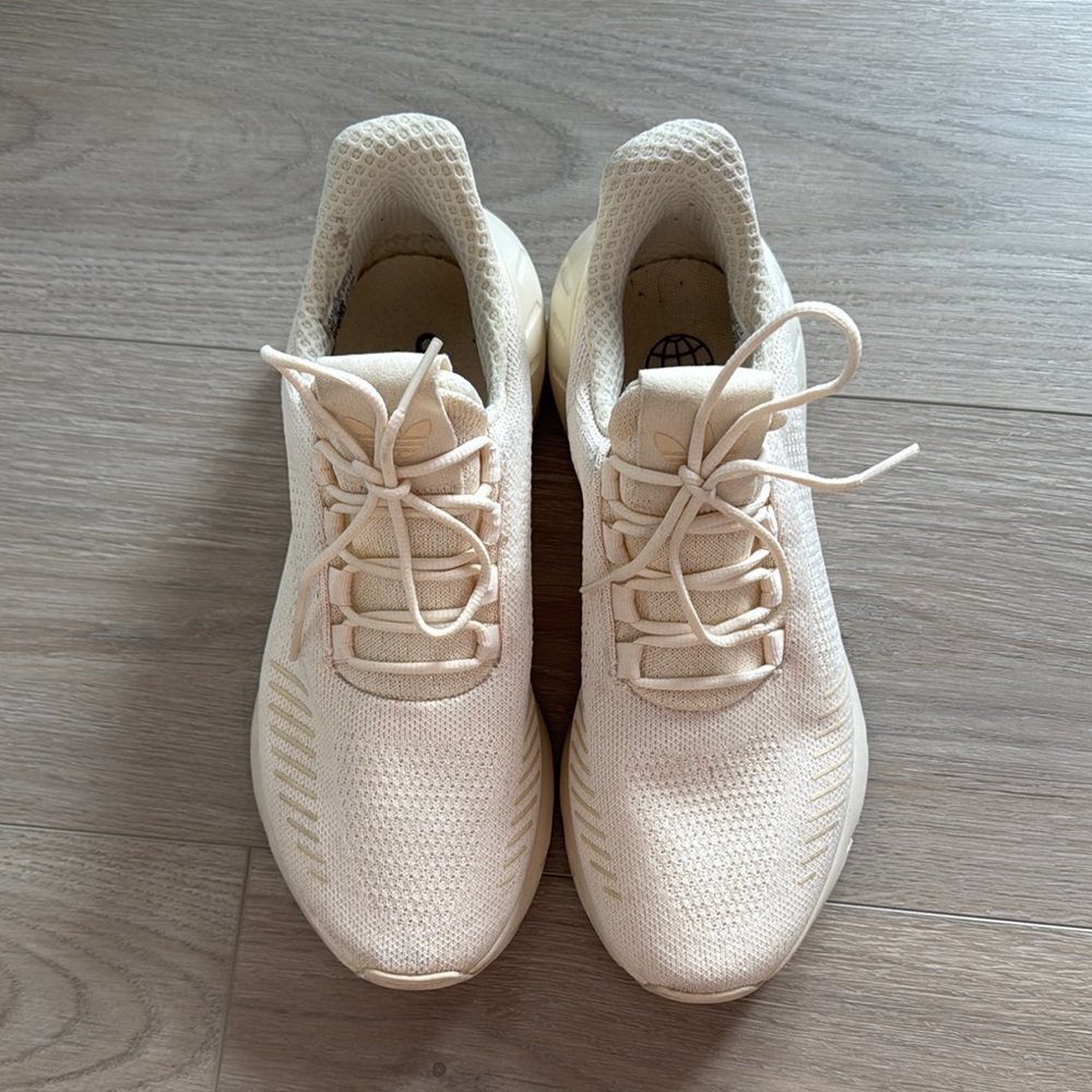 Adidas Swift Run 22 women’s size 7.5